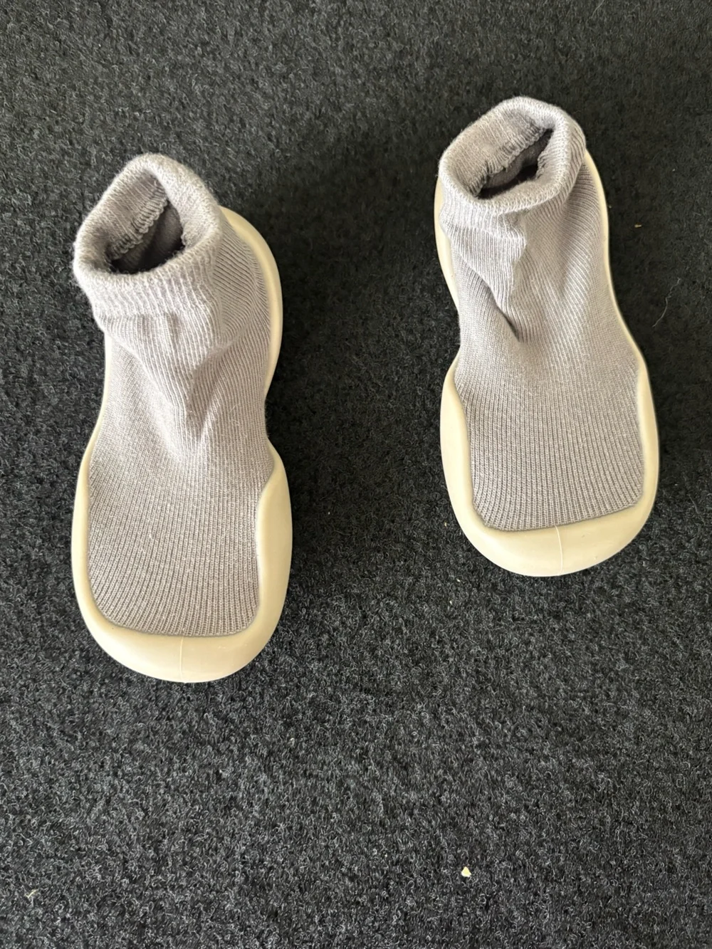Toddler Sock Shoes Gray EU 24/25 Slip-On Knit Sneakers Lightweight Unisex NWOT